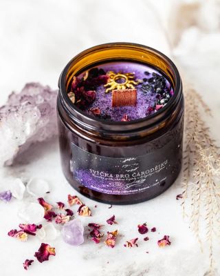 A tohle už jsou vítězové - nejprodávanější produkty na @krasnymarket ! ➡️ svíčka pro čarodějku s dřevěným knotem ➡️ Velká...